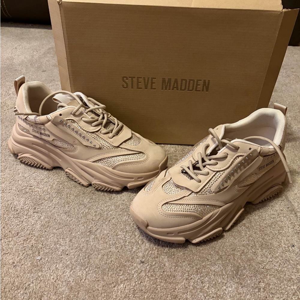 Steve Madden Women Chunky Sneakers in Taupe